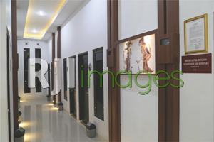 Area lorong kamar dengan dekorasi minimalis