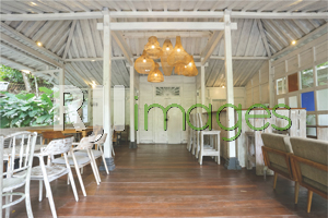 Dekorasi interior pendopo ala minibar bergaya vintage