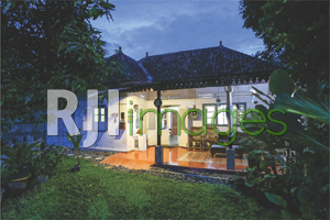 Fasad bangunan kolonial dengan sentuhan nuansa natural