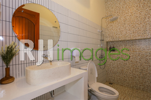 Fasilitas modern area bathroom