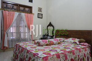 Rumah Yang Terekspos Karakter