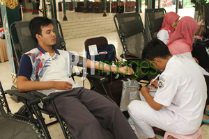 Aksi donor darah REI