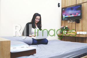 Kenyamanan kamar dengan fasilitas ala hotel