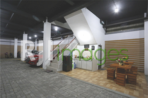 Lantai dasar sebagai area parkir & communal space