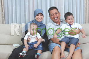 Sigit Pradityo bersama istri & kedua putranya