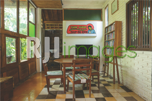 Sudut ruang tamu tampilkan kesan nyaman ala rumah pribadi