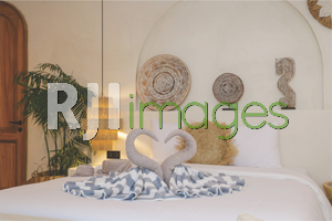 Tempat tidur dengan dekorasi bernuansa bohemian