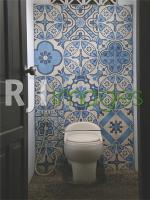 Aplikasi tegel motif pada toilet