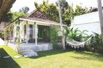 Area halaman kamar bernuansa tropis