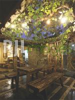 Area outdoor bernuansa alami