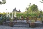 Area panggung bernuansa natural dengan background Candi Plaosan