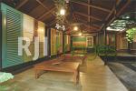 Area samping dengan konsep lesehan