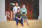 Aris Suharyanto bersama istri & kedua putranya