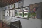 Bukaan jendela yang terhubung area longkangan