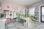 Craft Room menjadi area kerja dengan dekorasi cantik