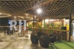 Furnitur kayu & aplikasi dekorasi bambu hadirkan kesan etnik
