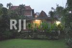 Joglo Villa dengan nuansa natural nan kental