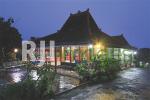 Joglo utama sebagai fasilitas resort bergaya tradisional