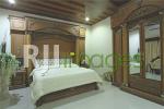 Kamar tidur yang dikonsep bergaya klasik Eropa