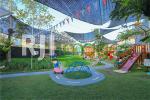 Playground berkonsep outdoor dengan nuansa hijau