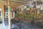 Public area depan dengan dominasi unsur bambu