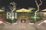 Spot makan favorit pengunjung di area kolam outdoor