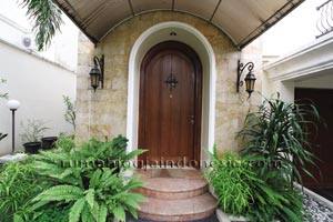 rumah dengan balutan Mediterania