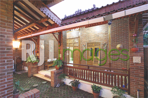 Bangunan utama sebagai pusat aktifitas keluarga