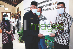 Penyerahan IMB dispensasi tempat dan rumah ibadat