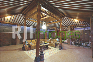 Rangka utama Joglo limasan berbahan kayu lawasan