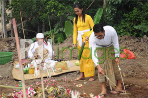 Upacara  Ngeruak Di Pondok Permai Tata Bumi#2