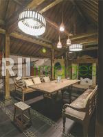 Area ruang tamu dengan dekorasi klasik