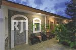 Nuansa rustic area penginapan