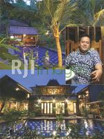 Swimming pool yang menyatu dengan taman belakang, Fasad bangunan Joglo tampak da